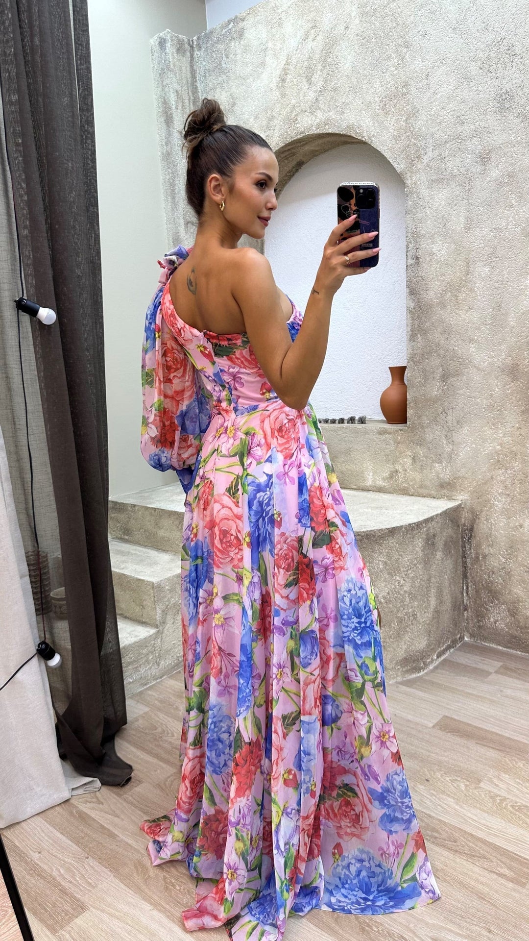 Kate - Elegant and Flowing Dress