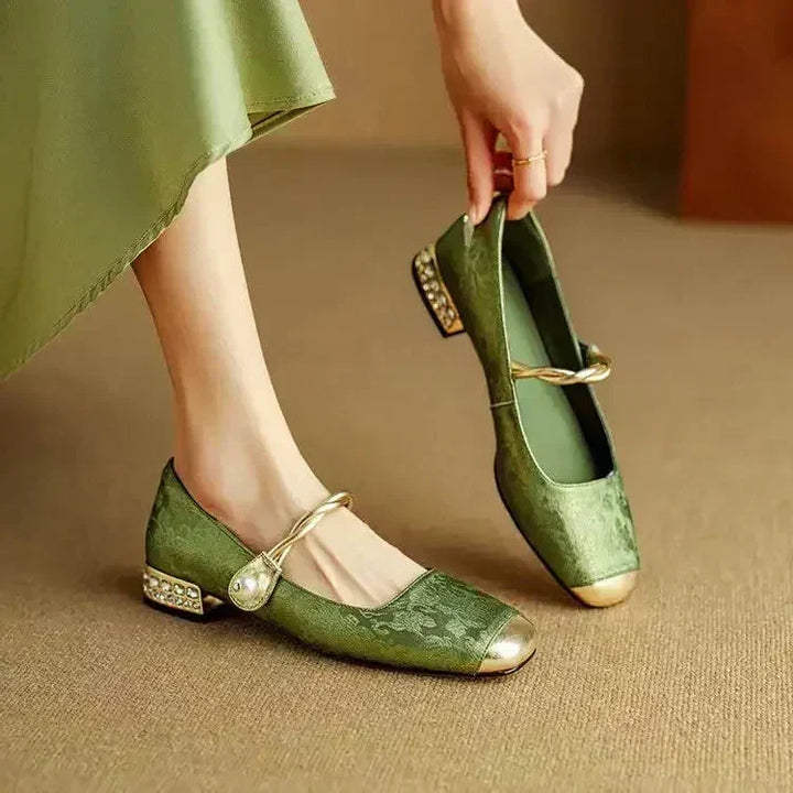 Frieda – Classic Strap Shoes with an Elegant Look