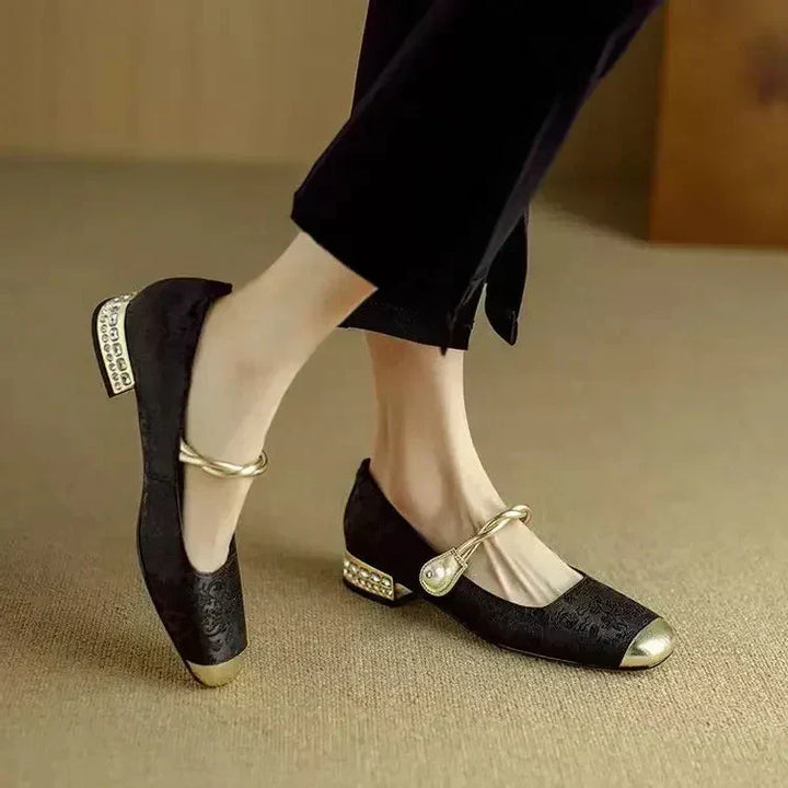 Frieda – Classic Strap Shoes with an Elegant Look