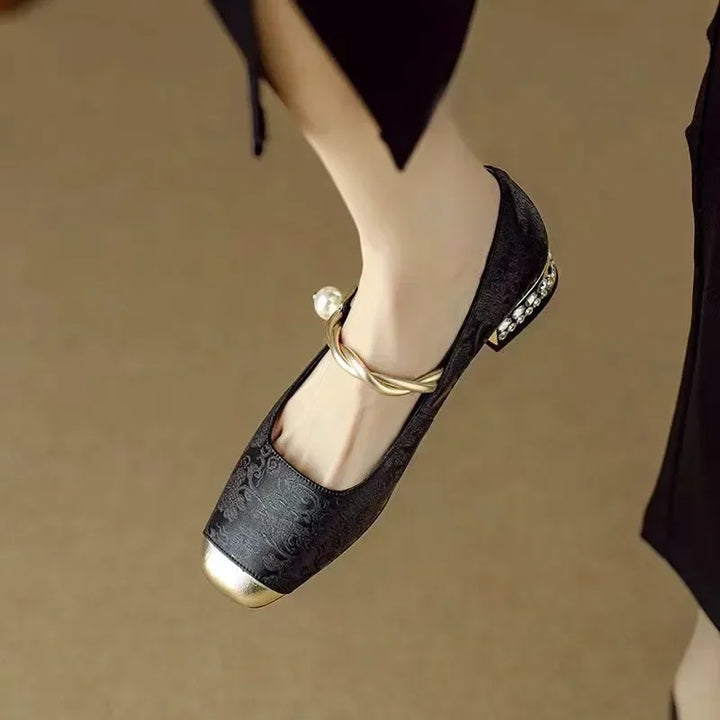 Frieda – Classic Strap Shoes with an Elegant Look