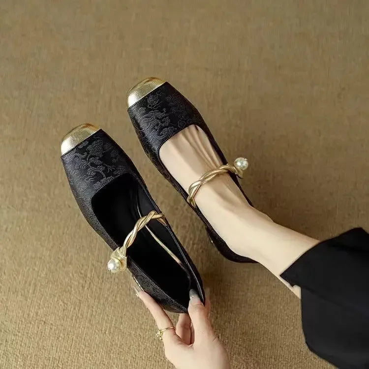 Frieda – Classic Strap Shoes with an Elegant Look